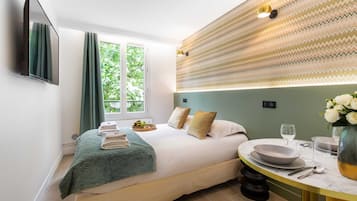 Iron/ironing board, free WiFi, bed sheets