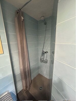 Shower, hair dryer, towels, soap - Duplex studio in Le Poiset (Bourg-Saint-Maurice)