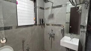 Bathroom - Oakhaven 4 BHK With Pvt Pool By Stellar Stays (Mawal)