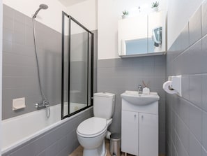 A modern bathroom with a glass-enclosed shower, a toilet, a sink, and a cabinet with a mirror. - Spacious Studio Near Seafront (Middelkerke)