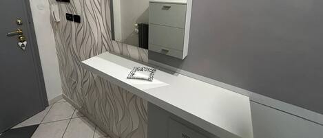 Dusj, hårføner, bidé og håndklær