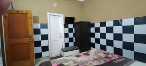 1 habitación y espacio para trabajar con laptop