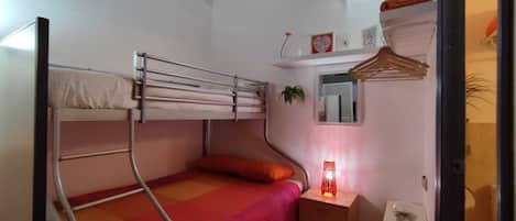 1 bedroom, iron/ironing board, travel cot, WiFi