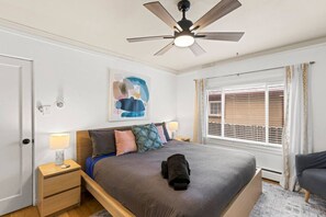 3 bedrooms, desk, WiFi, bed sheets - Hot Tub! Downtown COS! (Colorado Springs)