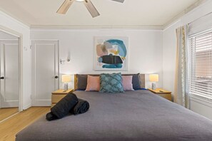 3 makuuhuonetta, työpöytä, Wi-Fi, vuodevaatteet