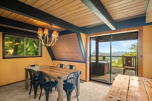 Dining - Lookout Lodge Gatlinburg Cabin (Gatlinburg)