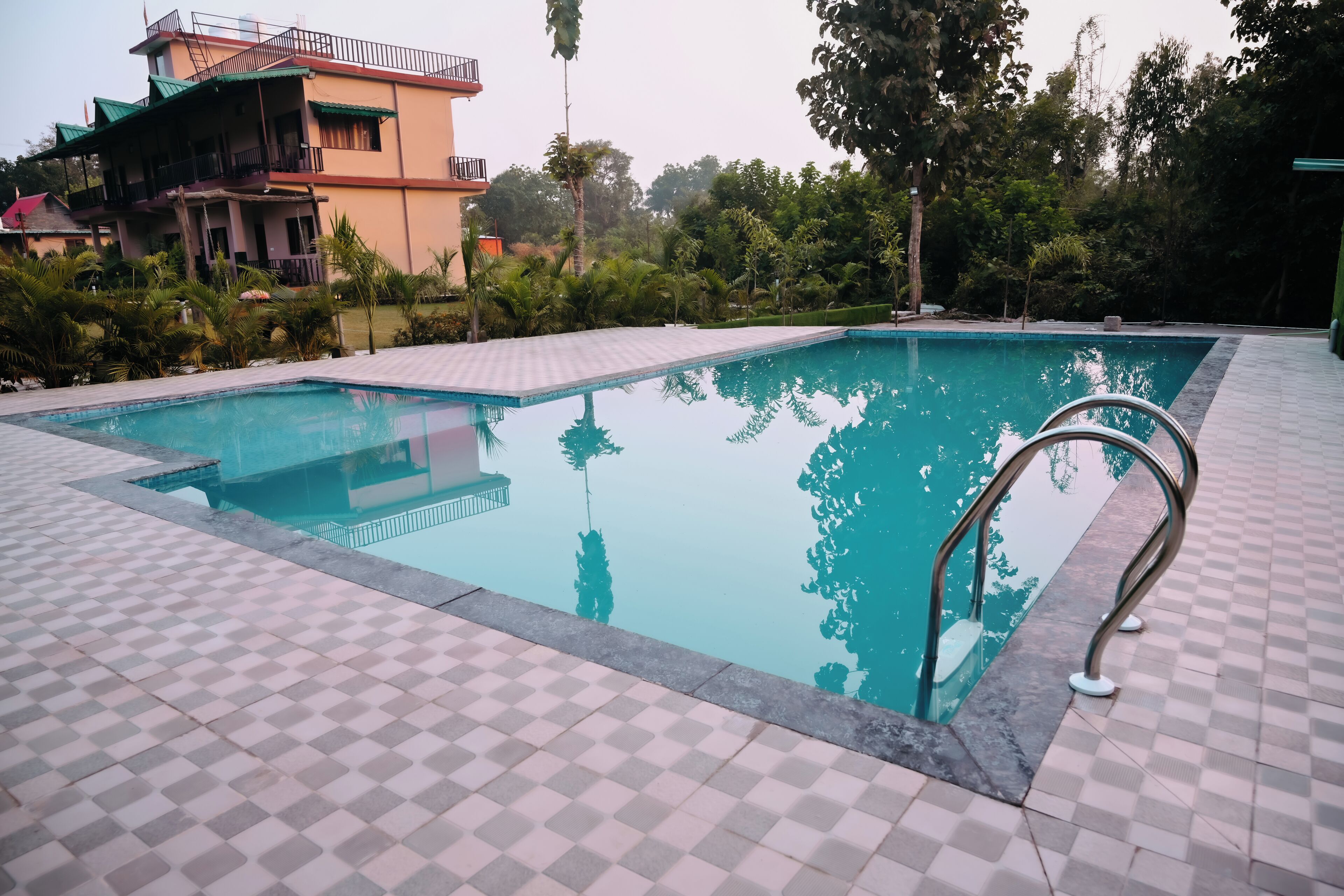 Kolam renang outdoor