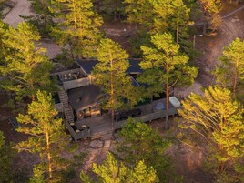 住宿正面 - 傍晚/夜晚