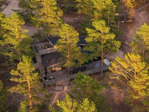 Front of property - evening/night - Villa Meriheinä (Pori)