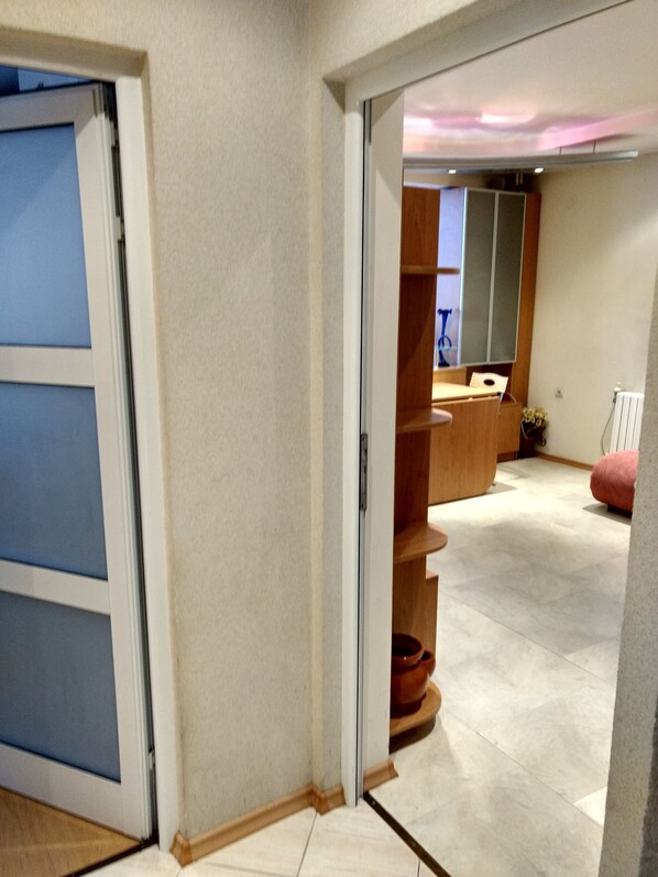 Interior - Charming 1-bedroom apartment-city Vratsa, 4 min to city center, AC, WiFi 60 Mbps (Vratsa)