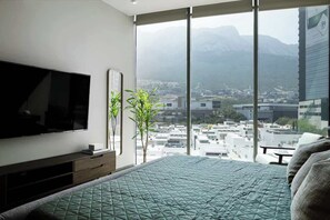 3 bedrooms, desk, iron/ironing board, free WiFi - Modern Apartment with Pool & Gym in Valle Poniente (Santa Catarina)