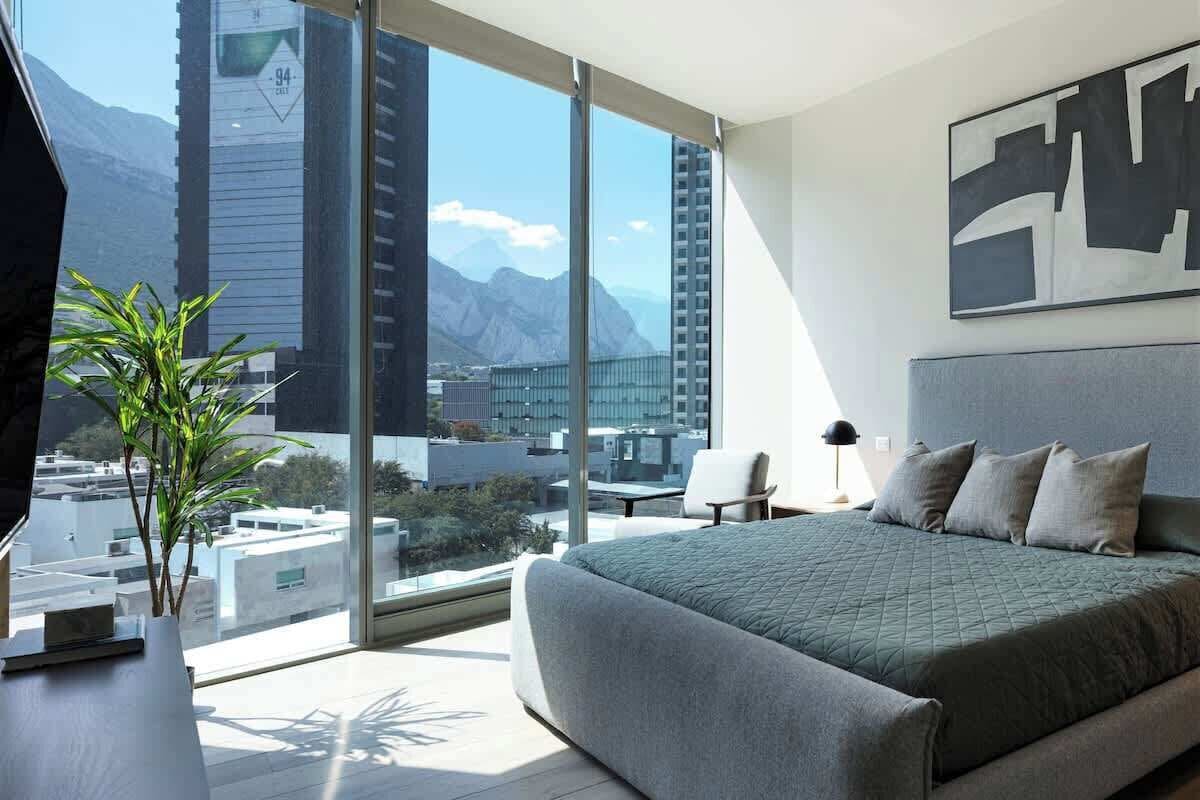 3 habitaciones, escritorio, tabla de planchar con plancha y wifi gratis 