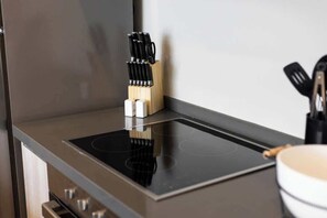 Fridge, microwave, oven, stovetop - Modern Apartment with Pool & Gym in Valle Poniente (Santa Catarina)