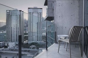 Property grounds - Mountain View Apt: Pool, Gym & Prime Location (Santa Catarina)