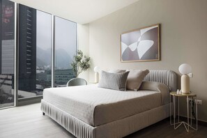 3 dormitoris, escriptori, planxa i posts de planxar i wifi gratuïta 