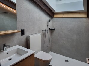 Economy Apartment, Balcony, Mountain View | Bathroom - Apartments Atlas (Saas Grund)