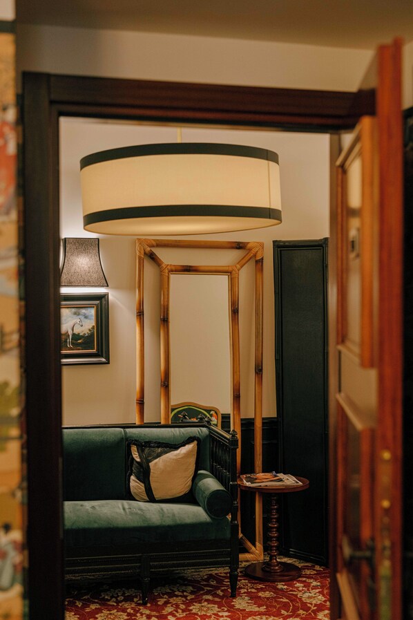 Living area - V Collection Condotti (Rome)