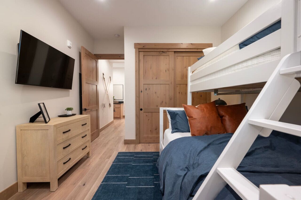 3 bedrooms, desk, iron/ironing board, free WiFi