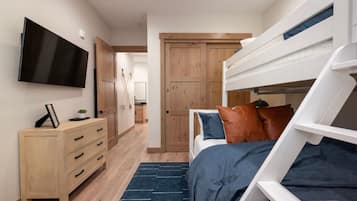 3 bedrooms, desk, iron/ironing board, free WiFi