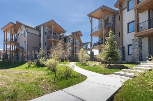 Downtown Fraser| Hot tub |Walkable