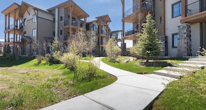 Downtown Fraser| Hot tub |Walkable