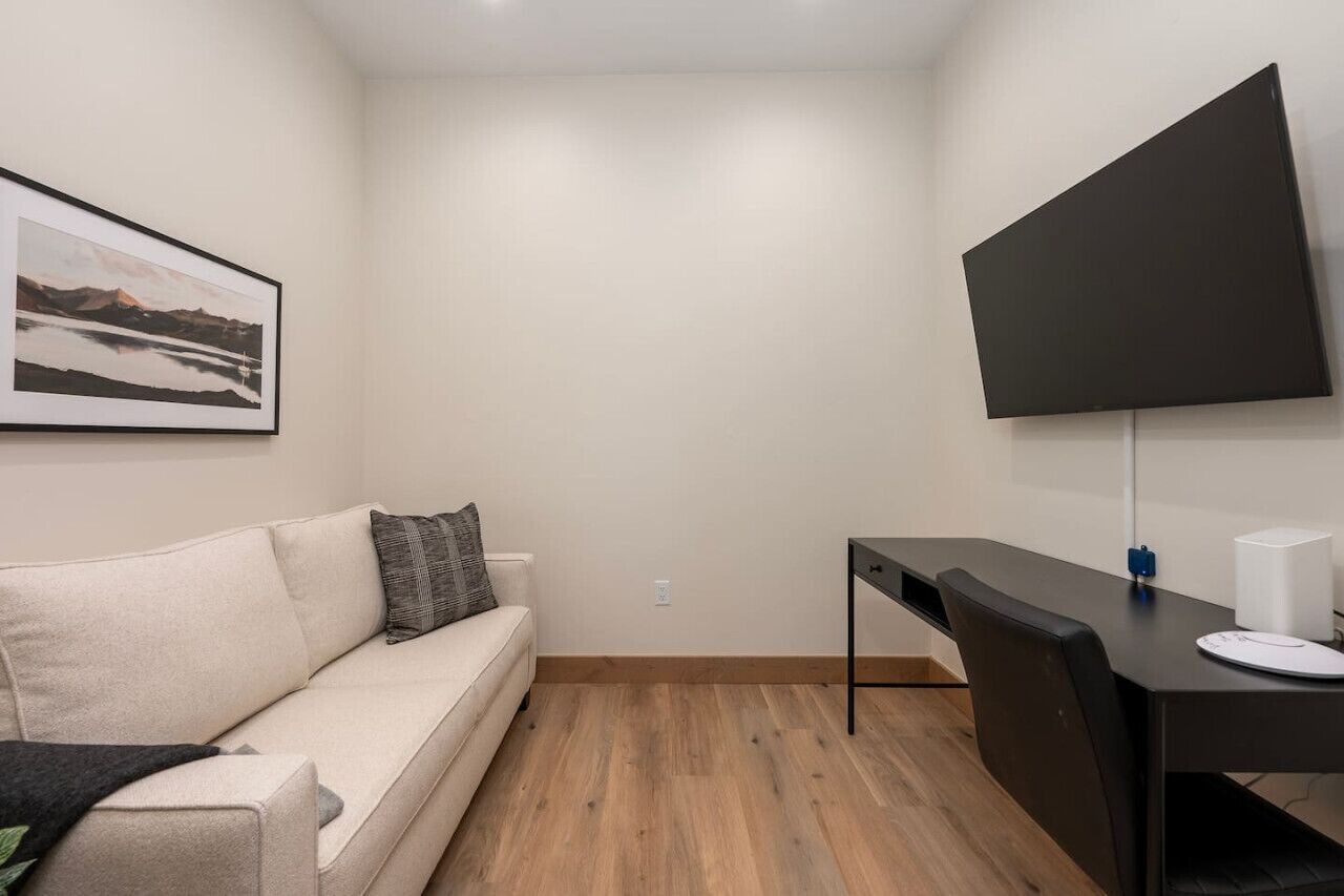 تلفزيون ذكي، مدفأة، ستيريو