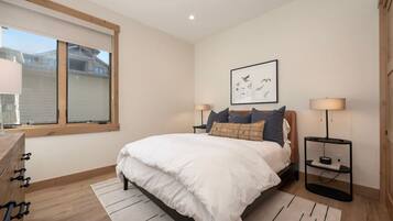 3 habitaciones, escritorio, tabla de planchar con plancha y wifi gratis