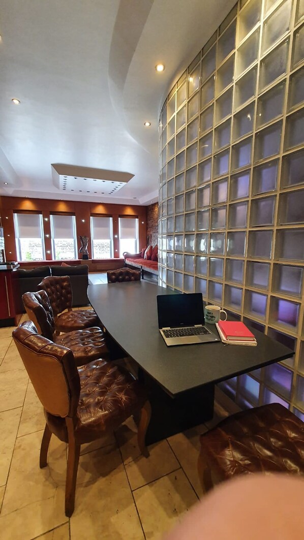 11 bedrooms, soundproofing - The Famous Floor Sleeps 26 and Group Acc Sleeps30 (Liverpool)