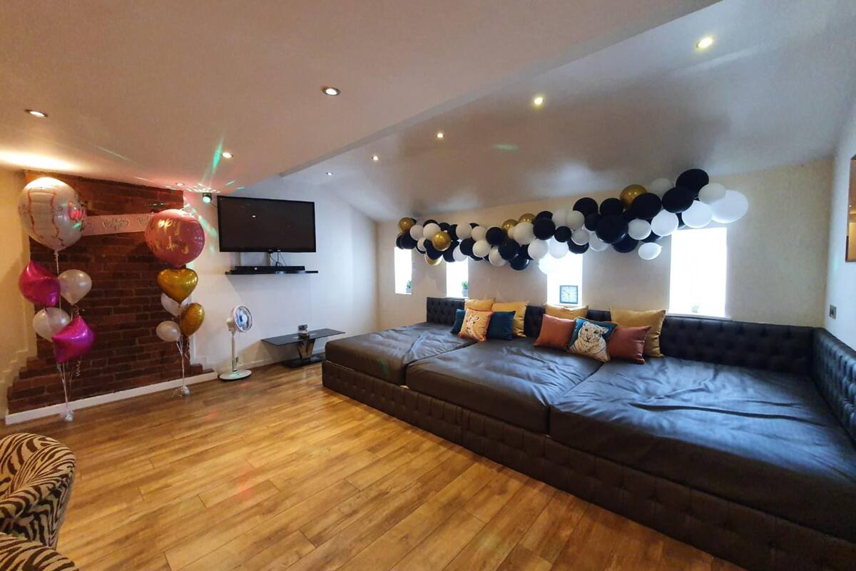 House | 11 bedrooms, soundproofing