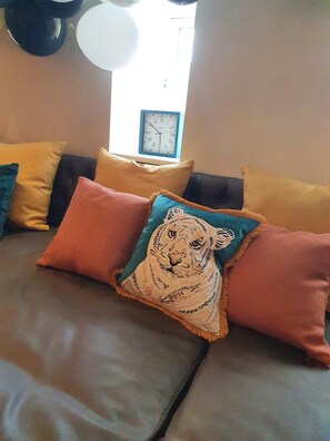 Apartment | 11 bedrooms, soundproofing - The Famous Floor Sleeps 26 and Group Acc Sleeps30 (Liverpool)