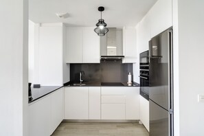 Fridge, oven, stovetop, dishwasher