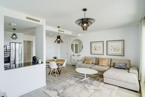 TV - Oceana Views - 2 Bedroom Apartment (Estepona)