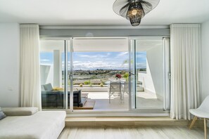 TV - Oceana Views - 2 Bedroom Apartment (Estepona)