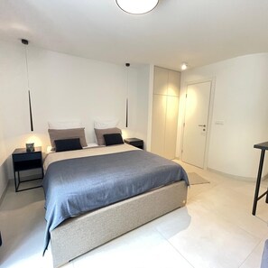 1 bedroom, in-room safe, iron/ironing board, free WiFi