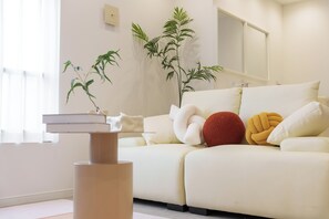 Phòng Suite tiện nghi đơn giản, quang cảnh thành phố | 3 phòng ngủ, truy cập Internet không dây miễn phí