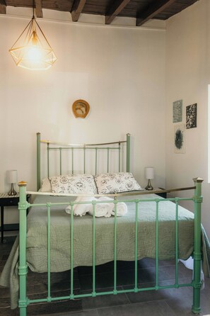 2 chambres, fer et planche à repasser, Wi-Fi, draps fournis