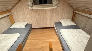 3 bedrooms, travel crib, WiFi, bed sheets