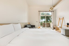 Deluxe Double Room, Bathtub | Free WiFi, bed sheets