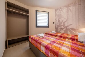 3 quartos, ferros/tábuas de passar roupa, Wi-Fi, roupa de cama