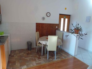 Apartment (Ferienwohnung Mit Terasse und Klimaan) | Dining - Apartments in Kornic/insel Krk 14471 (Krk)