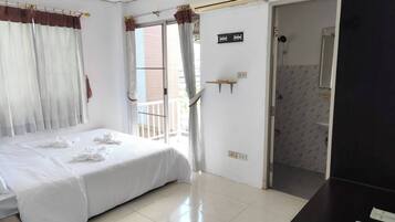 Desk, laptop workspace, free WiFi