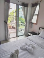 Habitación doble superior, vistas a la ciudad | Escritorio, espacio para trabajar con un portátil, wifi gratis