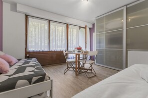 Iron/ironing board, free WiFi, bed sheets