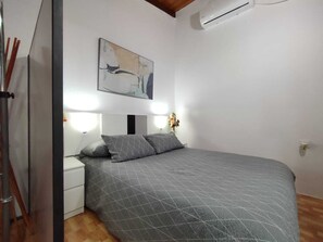 1 bedroom, iron/ironing board, travel cot, WiFi - Apartment 2, Chalet Manzano 15 min from Seville (Villanueva del Ariscal)