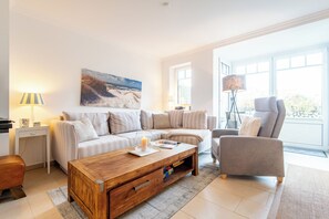 TV - Modern. Close to the beach. Stylish. (Westerland)