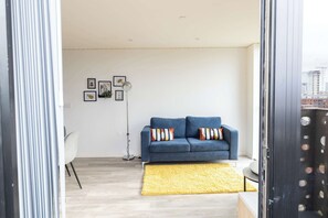 テレビ、書斎 / ワークスペース