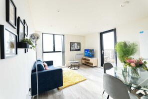 テレビ、書斎 / ワークスペース