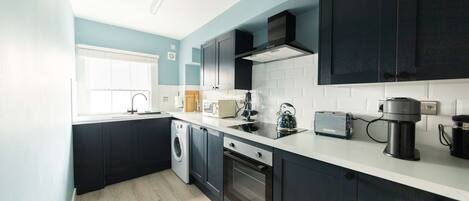 Frigorífic, microones, forn i placa de cuina