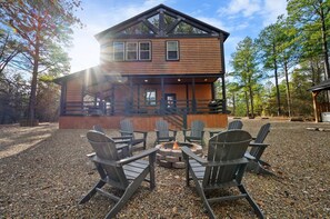 Terrace/patio - Games, Hot Tub, Fire Pit, Pets, Times Like These (Broken Bow)