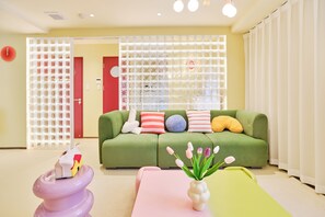 Comfort Suite (302) | Living area - TORA HOTEL Okachimachi (Tokyo)